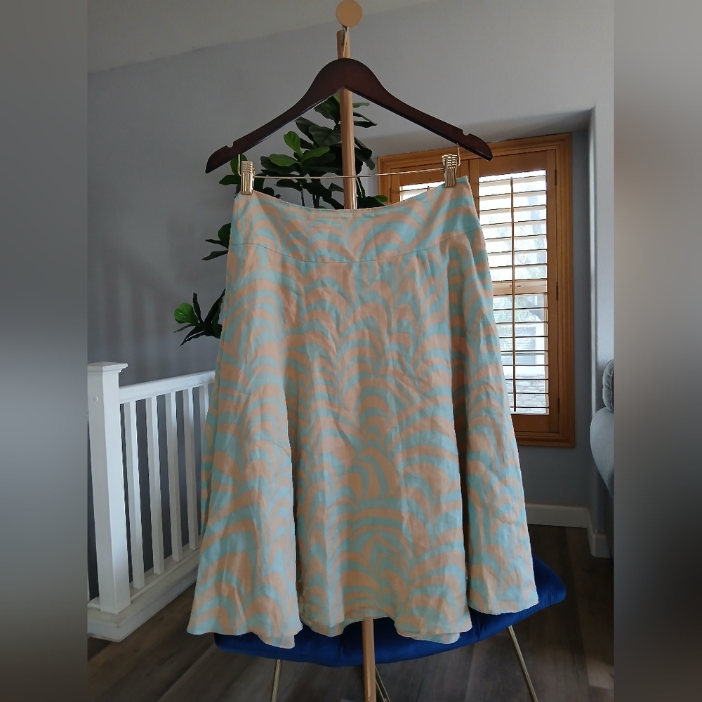 DKNY Blue and Cream Skirt. Size 2